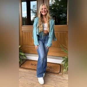 Meet your Posher, Joelle